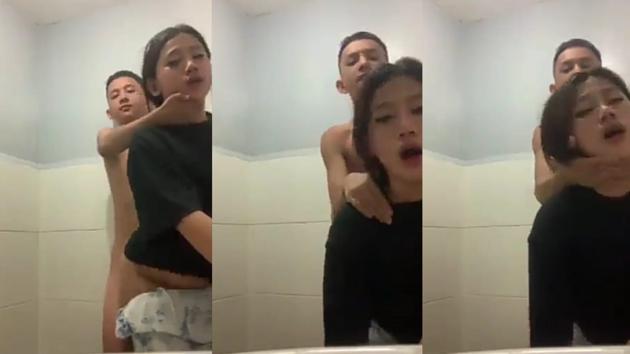 Bokep SMP Memaksa Ayang Supaya Mau Ngentot di Toilet