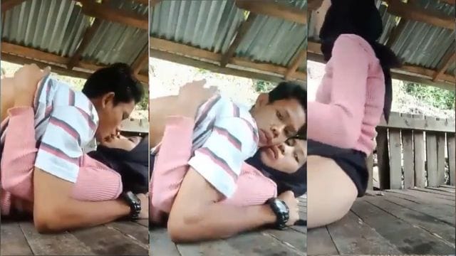 Bokep Indo Viral ABG Hijab Pacaran Mesum di Pos Waktu Lagi Sepi